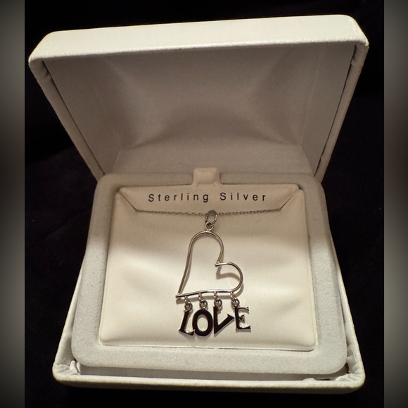 None Jewelry - Sterling Silver Heart Love Design Pendant - 18” - Stamped w 925. 🩶